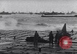 Standbild amerikanische Soldaten Normandie Frankreich, 1944, aus Sekunde 14 historischem Filmmaterial Videoclip 65675038233