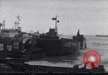 Standbild amerikanische Soldaten Normandie Frankreich, 1944, aus Sekunde 23 historischem Filmmaterial Videoclip 65675038233