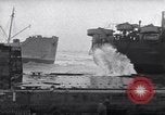 Standbild amerikanische Schiffe Normandie Frankreich, 1944, aus Sekunde 19 historischem Filmmaterial Videoclip 65675038234