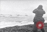 Standbild alliierte Soldat Normandie Frankreich, 1944, aus Sekunde 1 historischem Filmmaterial Videoclip 65675038235