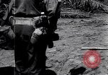 Standbild amerikanischer Soldat Leyte Philippinen, 1944, aus Sekunde 16 historischem Filmmaterial Videoclip 65675038237