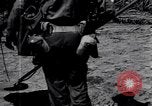 Standbild amerikanischer Soldat Leyte Philippinen, 1944, aus Sekunde 17 historischem Filmmaterial Videoclip 65675038237
