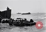 Standbild amerikanischer Soldat Leyte Philippinen, 1944, aus Sekunde 27 historischem Filmmaterial Videoclip 65675038237