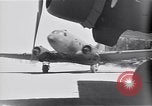 Image C-47 Aéronefs l'île de Bougainville en Papouasie-Nouvelle-Guinée, 1944, de la seconde 1 séquences d'archives historiques vidéo 65675038243