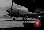 Image C-47 Aéronefs l'île de Bougainville en Papouasie-Nouvelle-Guinée, 1944, de la seconde 3 séquences d'archives historiques vidéo 65675038243