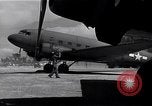 Image C-47 Aéronefs l'île de Bougainville en Papouasie-Nouvelle-Guinée, 1944, de la seconde 5 séquences d'archives historiques vidéo 65675038243