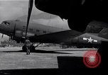 Image C-47 Aéronefs l'île de Bougainville en Papouasie-Nouvelle-Guinée, 1944, de la seconde 13 séquences d'archives historiques vidéo 65675038243