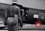 Image C-47 Aéronefs l'île de Bougainville en Papouasie-Nouvelle-Guinée, 1944, de la seconde 27 séquences d'archives historiques vidéo 65675038243