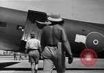 Image C-47 Aéronefs l'île de Bougainville en Papouasie-Nouvelle-Guinée, 1944, de la seconde 28 séquences d'archives historiques vidéo 65675038243