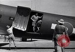 Image C-47 Aéronefs l'île de Bougainville en Papouasie-Nouvelle-Guinée, 1944, de la seconde 31 séquences d'archives historiques vidéo 65675038243