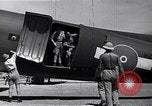 Image C-47 Aéronefs l'île de Bougainville en Papouasie-Nouvelle-Guinée, 1944, de la seconde 32 séquences d'archives historiques vidéo 65675038243