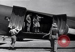 Image C-47 Aéronefs l'île de Bougainville en Papouasie-Nouvelle-Guinée, 1944, de la seconde 33 séquences d'archives historiques vidéo 65675038243