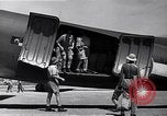Image C-47 Aéronefs l'île de Bougainville en Papouasie-Nouvelle-Guinée, 1944, de la seconde 34 séquences d'archives historiques vidéo 65675038243