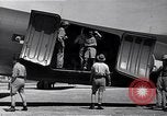 Image C-47 Aéronefs l'île de Bougainville en Papouasie-Nouvelle-Guinée, 1944, de la seconde 39 séquences d'archives historiques vidéo 65675038243