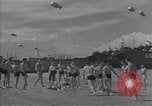 Standbild amerikanische Matrosen schwimmen Normandie Frankreich, 1944, aus Sekunde 15 historischem Filmmaterial Videoclip 65675038272