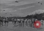 Standbild amerikanische Matrosen schwimmen Normandie Frankreich, 1944, aus Sekunde 16 historischem Filmmaterial Videoclip 65675038272