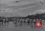 Standbild amerikanische Matrosen schwimmen Normandie Frankreich, 1944, aus Sekunde 17 historischem Filmmaterial Videoclip 65675038272
