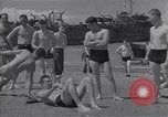 Standbild amerikanische Matrosen schwimmen Normandie Frankreich, 1944, aus Sekunde 26 historischem Filmmaterial Videoclip 65675038272