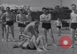 Standbild amerikanische Matrosen schwimmen Normandie Frankreich, 1944, aus Sekunde 27 historischem Filmmaterial Videoclip 65675038272