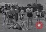 Standbild amerikanische Matrosen schwimmen Normandie Frankreich, 1944, aus Sekunde 31 historischem Filmmaterial Videoclip 65675038272