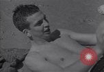 Standbild amerikanische Matrosen schwimmen Normandie Frankreich, 1944, aus Sekunde 32 historischem Filmmaterial Videoclip 65675038272