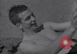 Standbild amerikanische Matrosen schwimmen Normandie Frankreich, 1944, aus Sekunde 35 historischem Filmmaterial Videoclip 65675038272