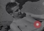 Standbild amerikanische Matrosen schwimmen Normandie Frankreich, 1944, aus Sekunde 37 historischem Filmmaterial Videoclip 65675038272