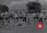 Standbild amerikanische Matrosen schwimmen Normandie Frankreich, 1944, aus Sekunde 40 historischem Filmmaterial Videoclip 65675038272
