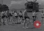 Standbild amerikanische Matrosen schwimmen Normandie Frankreich, 1944, aus Sekunde 42 historischem Filmmaterial Videoclip 65675038272