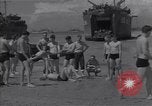 Standbild amerikanische Matrosen schwimmen Normandie Frankreich, 1944, aus Sekunde 43 historischem Filmmaterial Videoclip 65675038272