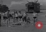 Standbild amerikanische Matrosen schwimmen Normandie Frankreich, 1944, aus Sekunde 44 historischem Filmmaterial Videoclip 65675038272