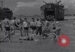Standbild amerikanische Matrosen schwimmen Normandie Frankreich, 1944, aus Sekunde 45 historischem Filmmaterial Videoclip 65675038272
