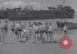 Standbild amerikanische Matrosen schwimmen Normandie Frankreich, 1944, aus Sekunde 49 historischem Filmmaterial Videoclip 65675038272