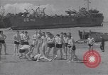 Standbild amerikanische Matrosen schwimmen Normandie Frankreich, 1944, aus Sekunde 51 historischem Filmmaterial Videoclip 65675038272