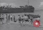 Standbild amerikanische Matrosen schwimmen Normandie Frankreich, 1944, aus Sekunde 53 historischem Filmmaterial Videoclip 65675038272