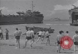 Standbild amerikanische Matrosen schwimmen Normandie Frankreich, 1944, aus Sekunde 54 historischem Filmmaterial Videoclip 65675038272