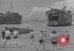 Standbild amerikanische Matrosen schwimmen Normandie Frankreich, 1944, aus Sekunde 55 historischem Filmmaterial Videoclip 65675038272