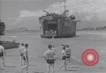 Standbild amerikanische Matrosen schwimmen Normandie Frankreich, 1944, aus Sekunde 56 historischem Filmmaterial Videoclip 65675038272