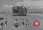 Standbild amerikanische Matrosen schwimmen Normandie Frankreich, 1944, aus Sekunde 57 historischem Filmmaterial Videoclip 65675038272