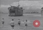 Standbild amerikanische Matrosen schwimmen Normandie Frankreich, 1944, aus Sekunde 59 historischem Filmmaterial Videoclip 65675038272