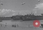 Immagine di I marinai americani di nuotare e giocare Normandia Francia, 1944, secondo 10 filmato di repertorio 65675038273