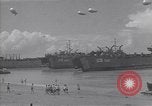 Immagine di I marinai americani di nuotare e giocare Normandia Francia, 1944, secondo 13 filmato di repertorio 65675038273