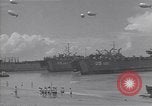 Immagine di I marinai americani di nuotare e giocare Normandia Francia, 1944, secondo 18 filmato di repertorio 65675038273