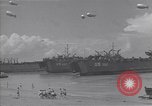 Immagine di I marinai americani di nuotare e giocare Normandia Francia, 1944, secondo 19 filmato di repertorio 65675038273