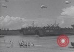 Immagine di I marinai americani di nuotare e giocare Normandia Francia, 1944, secondo 21 filmato di repertorio 65675038273