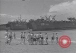 Immagine di I marinai americani di nuotare e giocare Normandia Francia, 1944, secondo 23 filmato di repertorio 65675038273