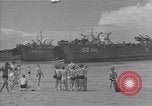 Immagine di I marinai americani di nuotare e giocare Normandia Francia, 1944, secondo 30 filmato di repertorio 65675038273