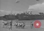 Immagine di I marinai americani di nuotare e giocare Normandia Francia, 1944, secondo 33 filmato di repertorio 65675038273