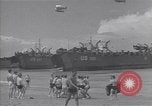 Immagine di I marinai americani di nuotare e giocare Normandia Francia, 1944, secondo 35 filmato di repertorio 65675038273