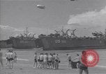 Immagine di I marinai americani di nuotare e giocare Normandia Francia, 1944, secondo 38 filmato di repertorio 65675038273